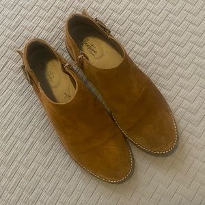 Collection be Clark’s shooties. comfortable,  gently used, rich cognac suede